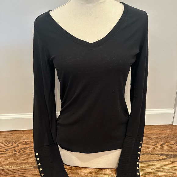 Nation Ltd. “Paige Tee” L/S V-neck black Tee with gold buttons on arms (XS) - Picture 3 of 7
